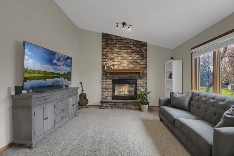 3745 Wescott Hills Dr, Eagan, MN 55123