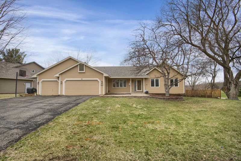 3745 Wescott Hills Dr, Eagan, MN 55123