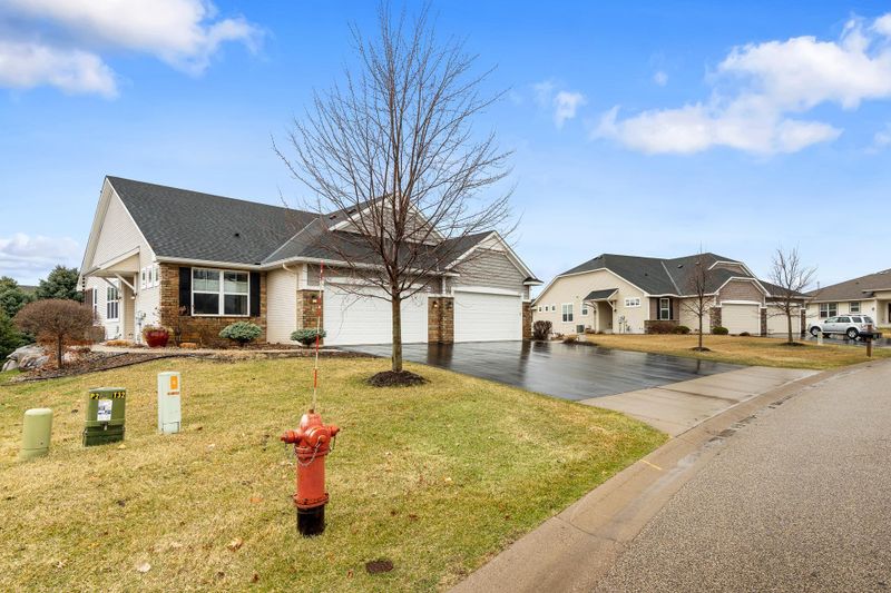 10757 Kingsfield Ln, Woodbury, MN 55129