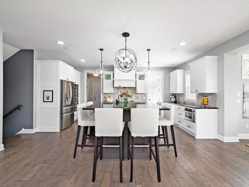 8858 Aviary Pa, Inver Grove Heights, MN 55077