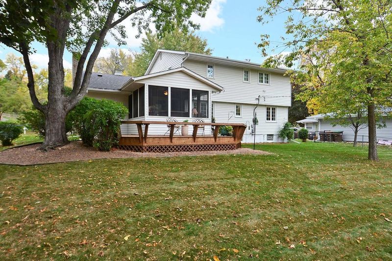 5133 W 105th St, Bloomington, MN 55437