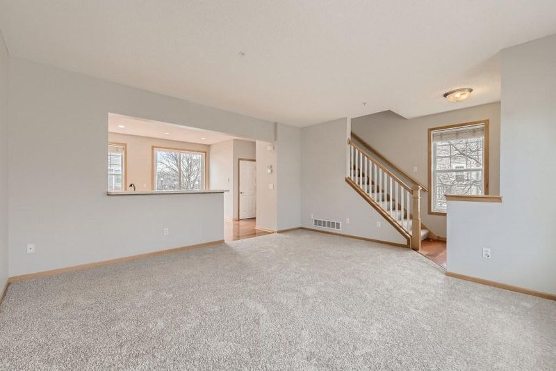 2071 Clover Ridge Dr, Chaska, MN 55318