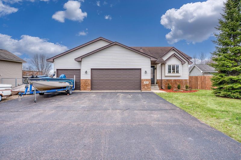 7425 386th St, North Branch, MN 55056