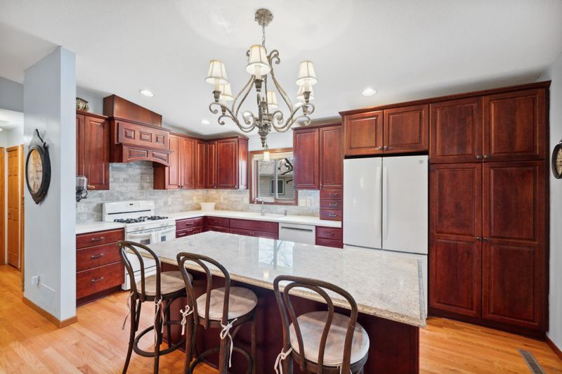4576 W 131st St, Savage, MN 55378