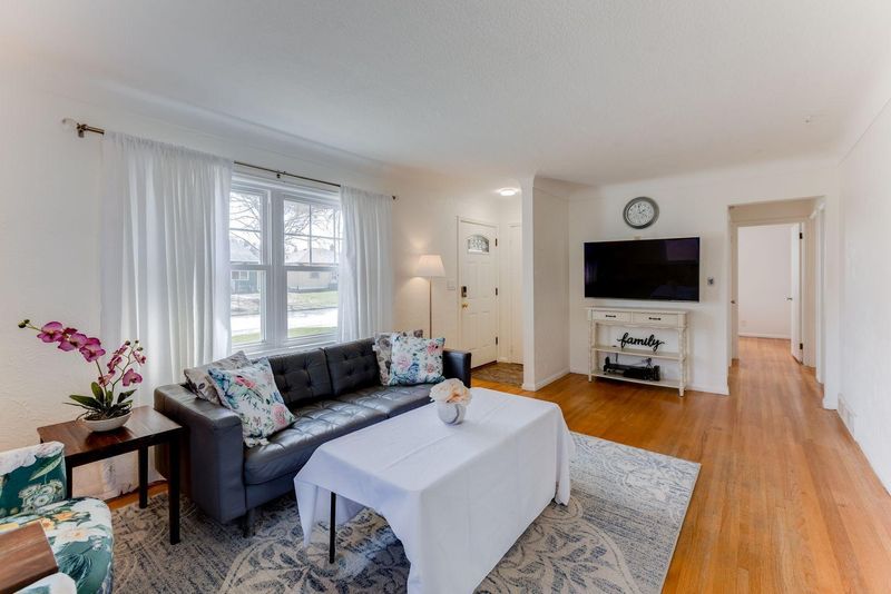 1861 Bush Ave E, Saint Paul, MN 55119