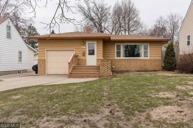 709 W Laurel St, Fergus Falls, MN 56537