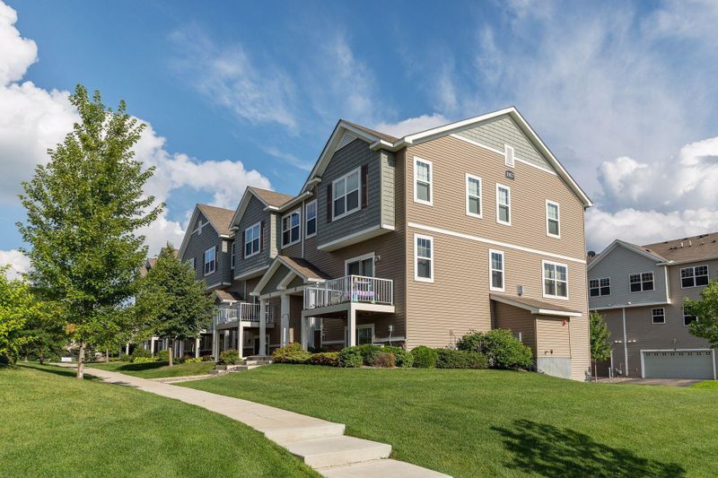 1957 Commonwealth Blvd #4, Chanhassen, MN 55317