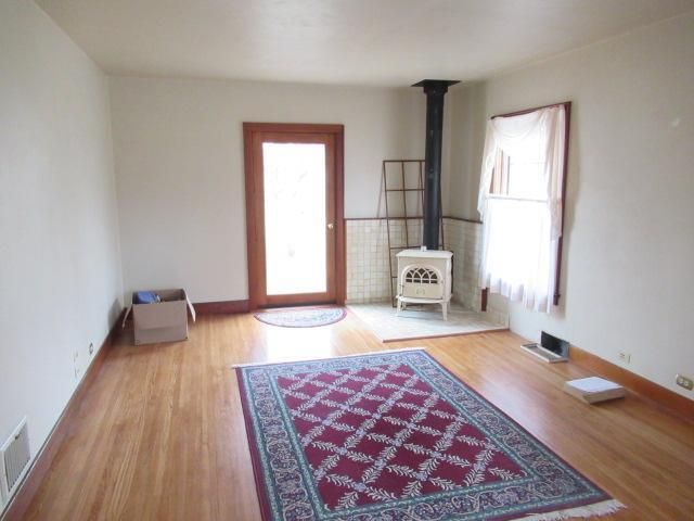 606 S Elm St, Lamberton, MN 56152