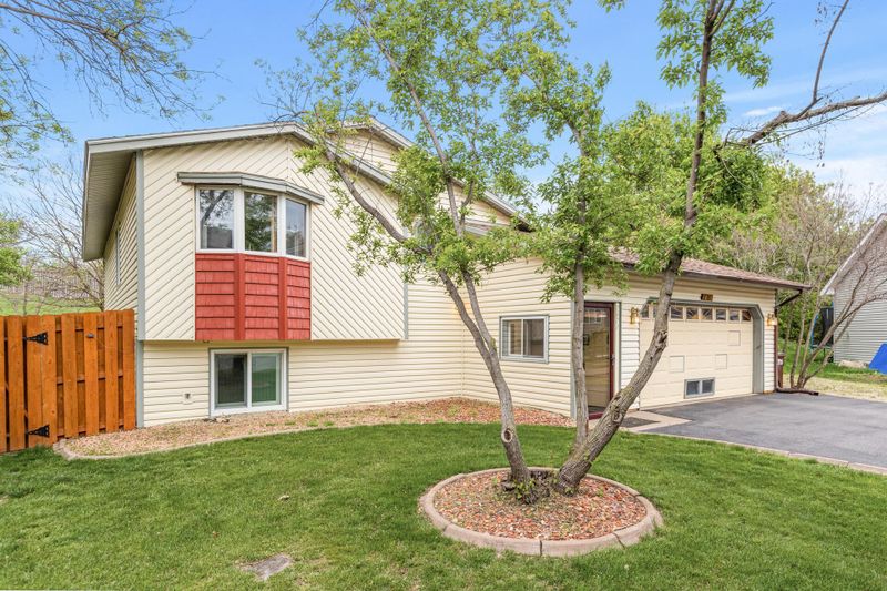7671 Hyde Ave S, Cottage Grove, MN 55016