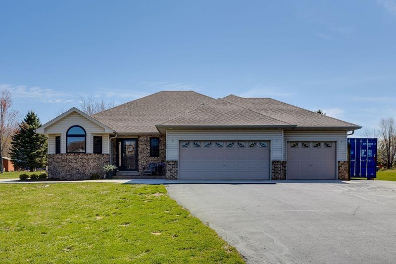 27965 Nester Pl, Lindstrom, MN 55045