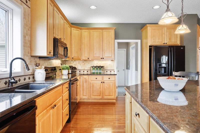 9687 Laforet Dr, Eden Prairie, MN 55347