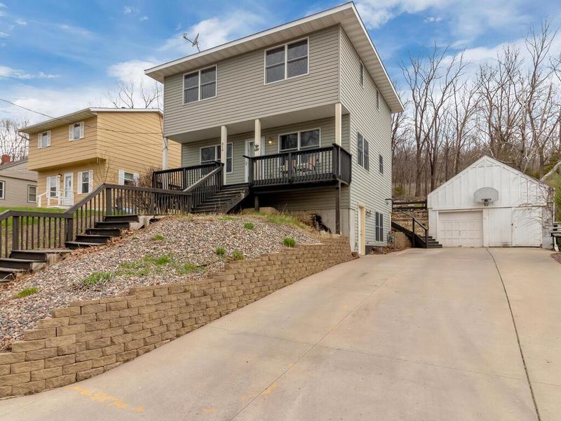 814 Hawthorn St, Red Wing, MN 55066