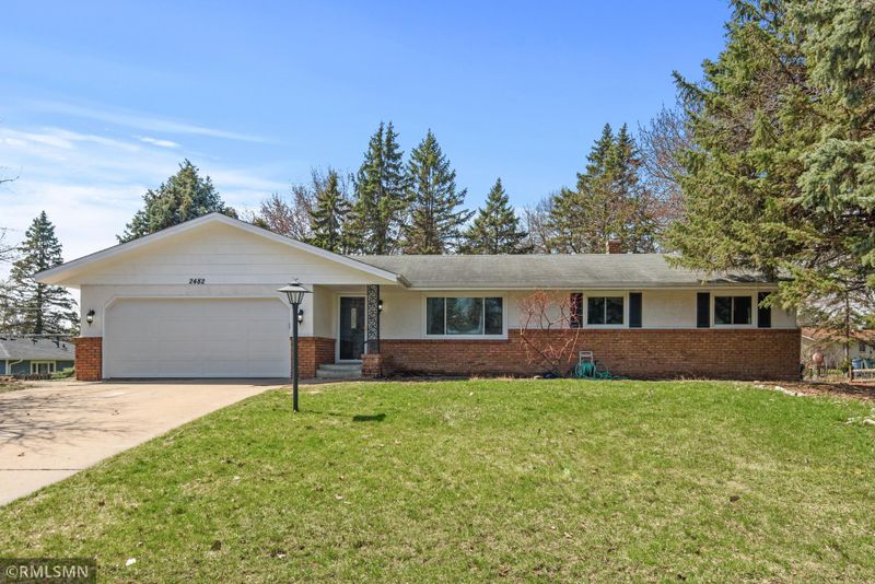 2482 Brenner St, Roseville, MN 55113