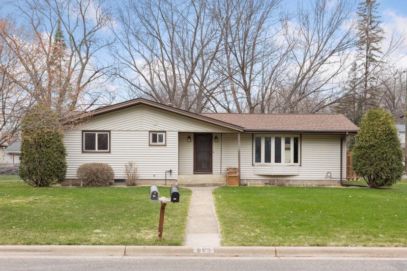 609 Cheryl St NE, Fridley, MN 55432