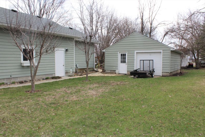 775 Summit Dr, Fairmont, MN 56031