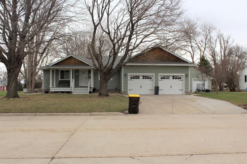 775 Summit Dr, Fairmont, MN 56031