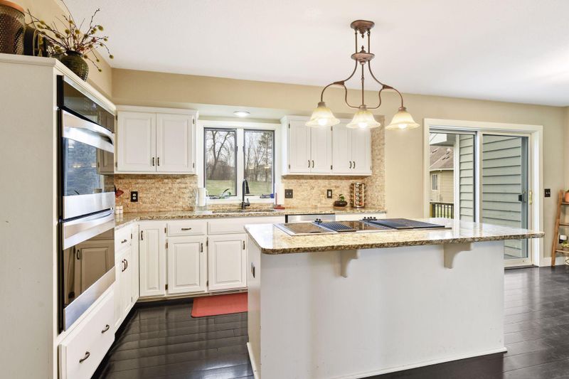 12304 Bishop Ct, Eden Prairie, MN 55347