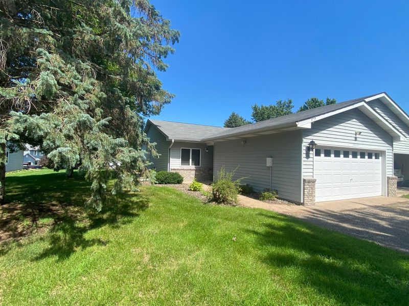 828 Oak Ct, Osceola, WI 54020