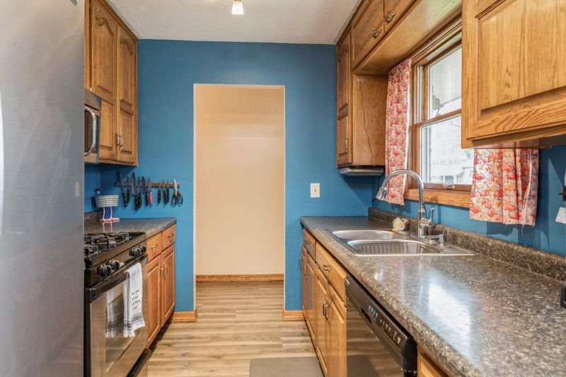 8612 Hillside Trl, Cottage Grove, MN 55016