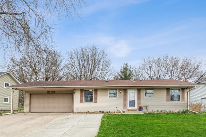8612 Hillside Trl, Cottage Grove, MN 55016