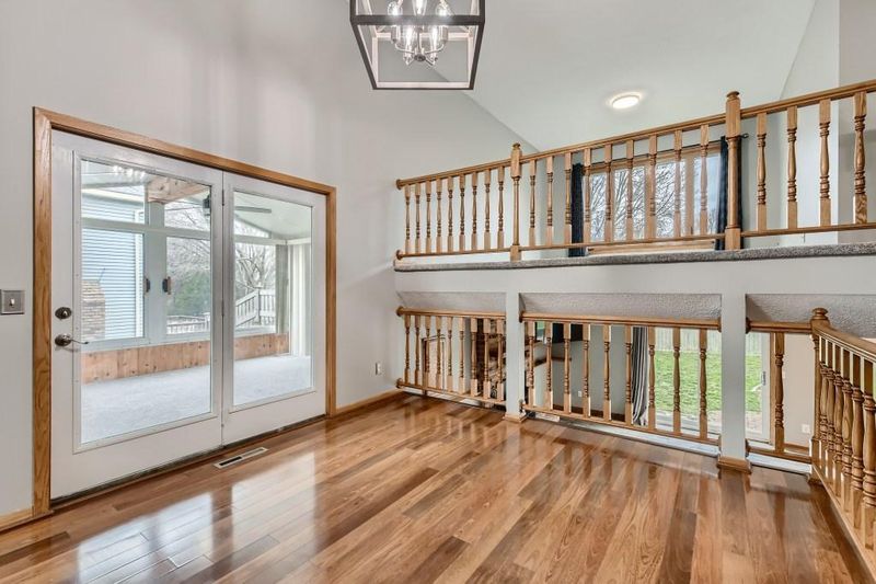 9419 Knighton Rd, Woodbury, MN 55125