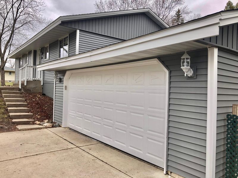 100 E 130th St, Burnsville, MN 55337