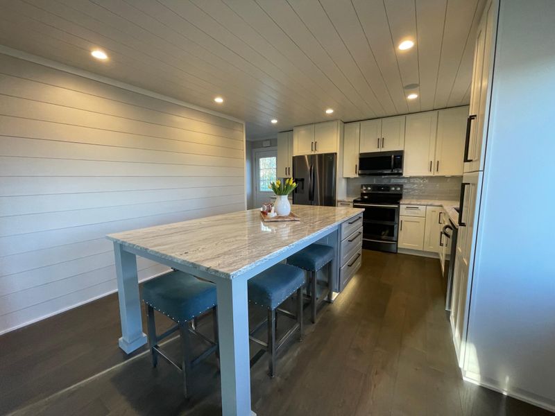 433 S Oak St, Waconia, MN 55387