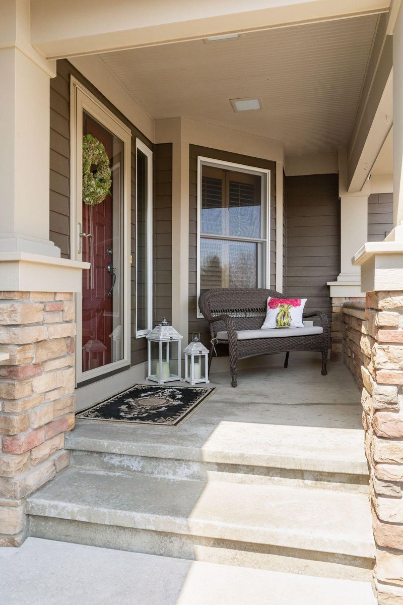1291 Palisade Cir, Woodbury, MN 55129