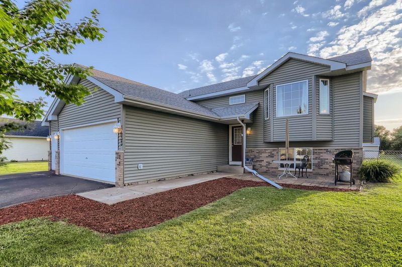 1433 Roosevelt St S, Cambridge, MN 55008