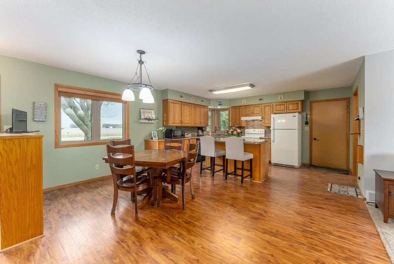 178 40th Ave, Hills, MN 56138