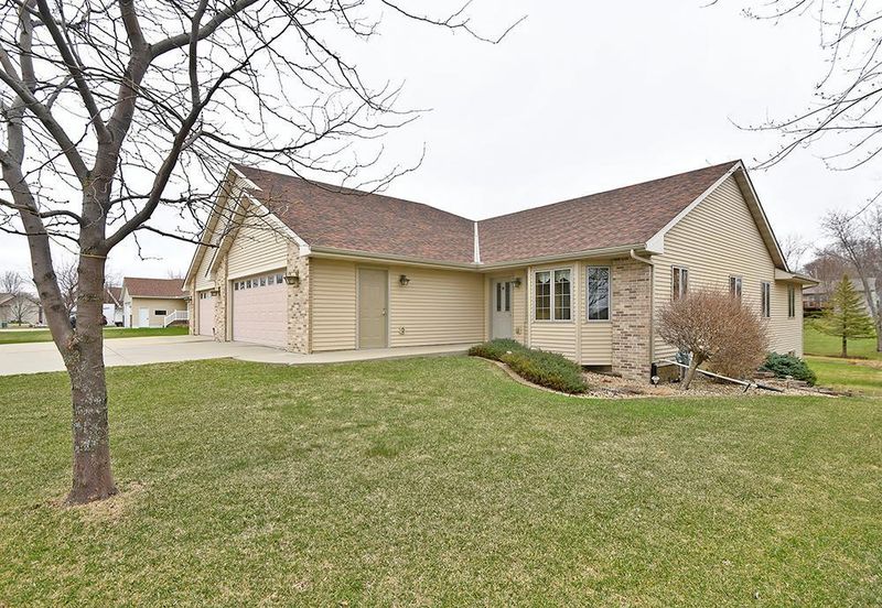 704 Simplicity Dr #A, Ellendale, MN 56026