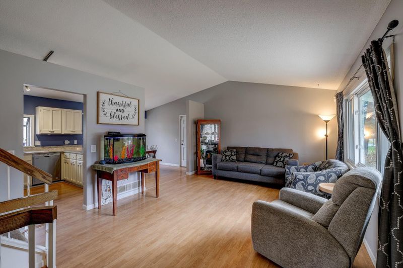 6508 Chamberlain Rd, Woodbury, MN 55125