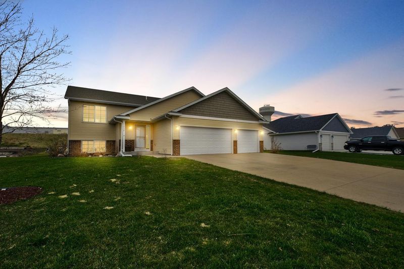 716 Deer Trl, Montgomery, MN 56069