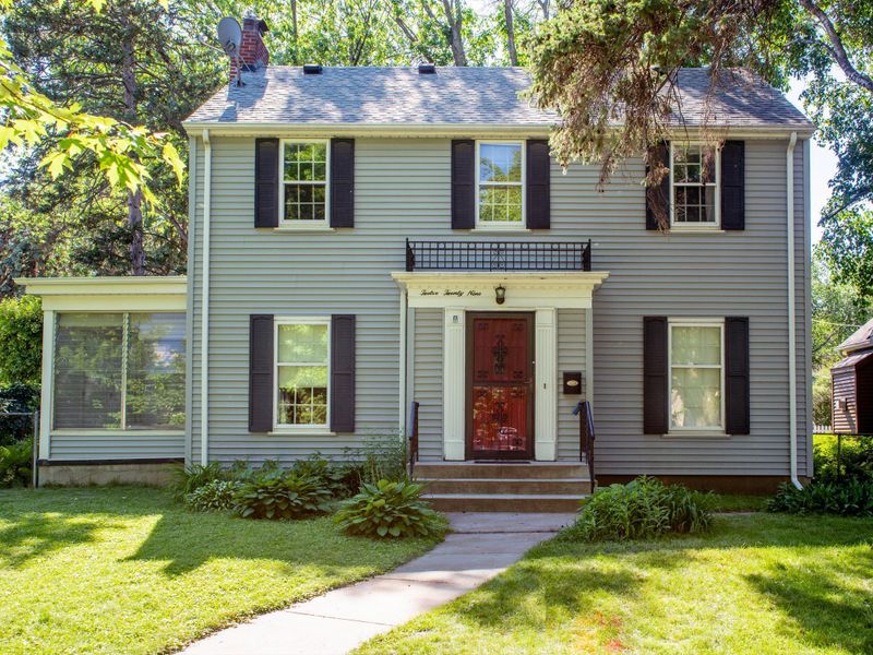 1229 Edgcumbe Rd, Saint Paul, MN 55105