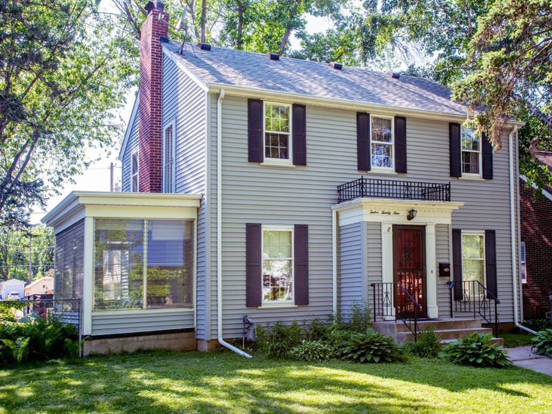 1229 Edgcumbe Rd, Saint Paul, MN 55105