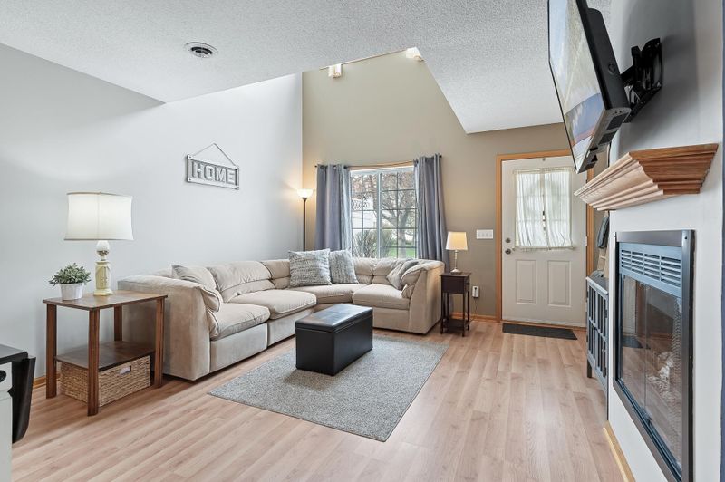 1817 Southcross Dr W #2904, Burnsville, MN 55306