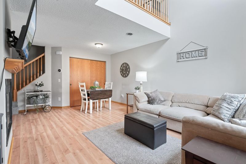 1817 Southcross Dr W #2904, Burnsville, MN 55306