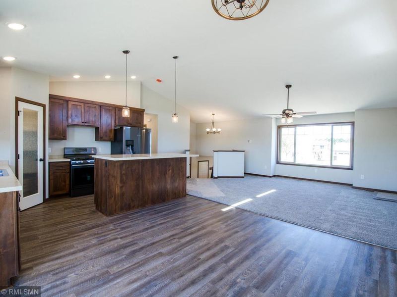 1631 Pioneer Trl SE, Cambridge, MN 55008