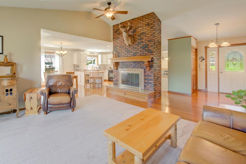 2230 James Ct, Eagan, MN 55122