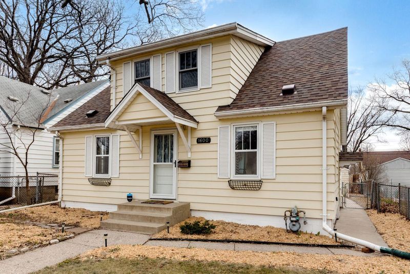 1600 Saint Albans St N, Saint Paul, MN 55117