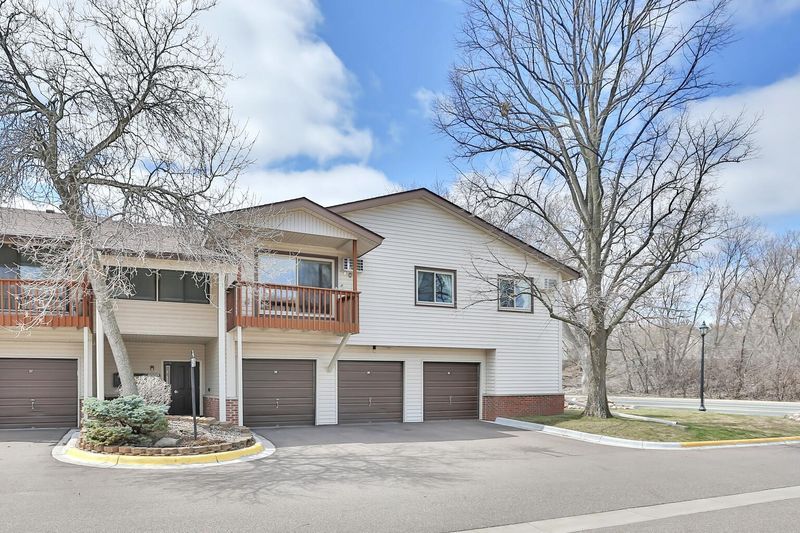 4000 Foss Rd #208, Saint Anthony, MN 55421