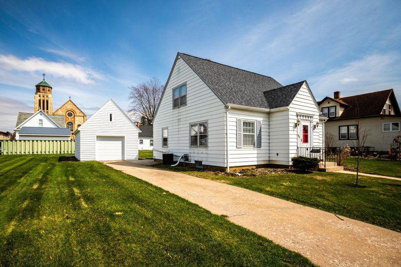 505 S Marshall St, Caledonia, MN 55921