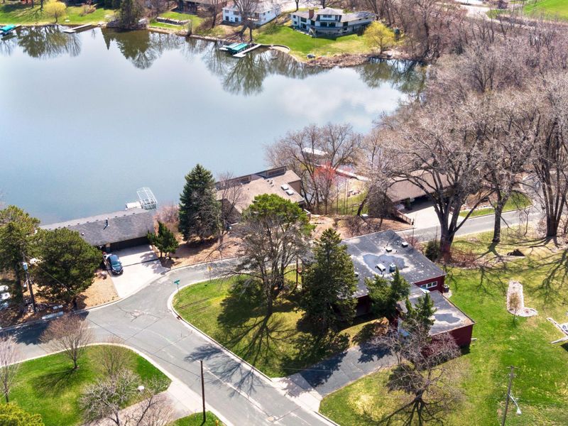 1020 Angelo Dr, Golden Valley, MN 55422