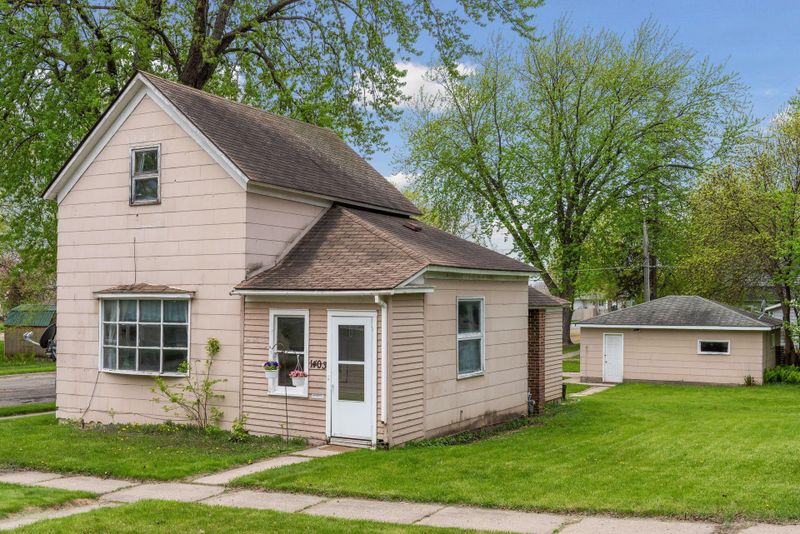 1403 Baxter Ave N, Glencoe, MN 55336