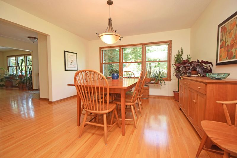 1460 Spring Valley Rd, Golden Valley, MN 55422