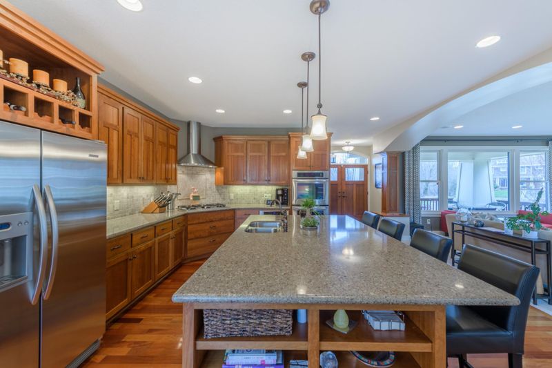 518 Brooklyn Ct, Eagan, MN 55123