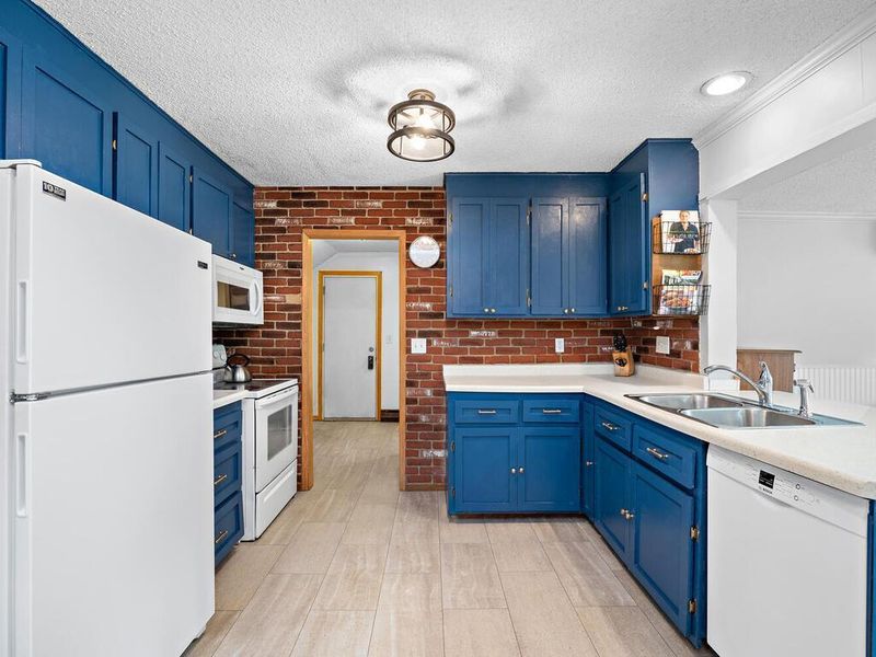 6568 Annapolis Ln N, Maple Grove, MN 55311