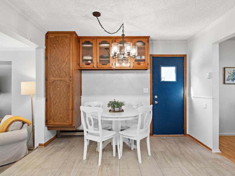 6568 Annapolis Ln N, Maple Grove, MN 55311