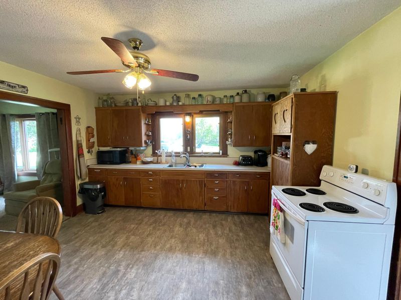 9709 60th St SW, Willmar, MN 56201