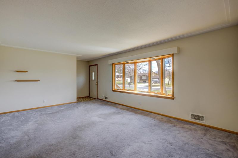 2641 109th Ave NW, Coon Rapids, MN 55433